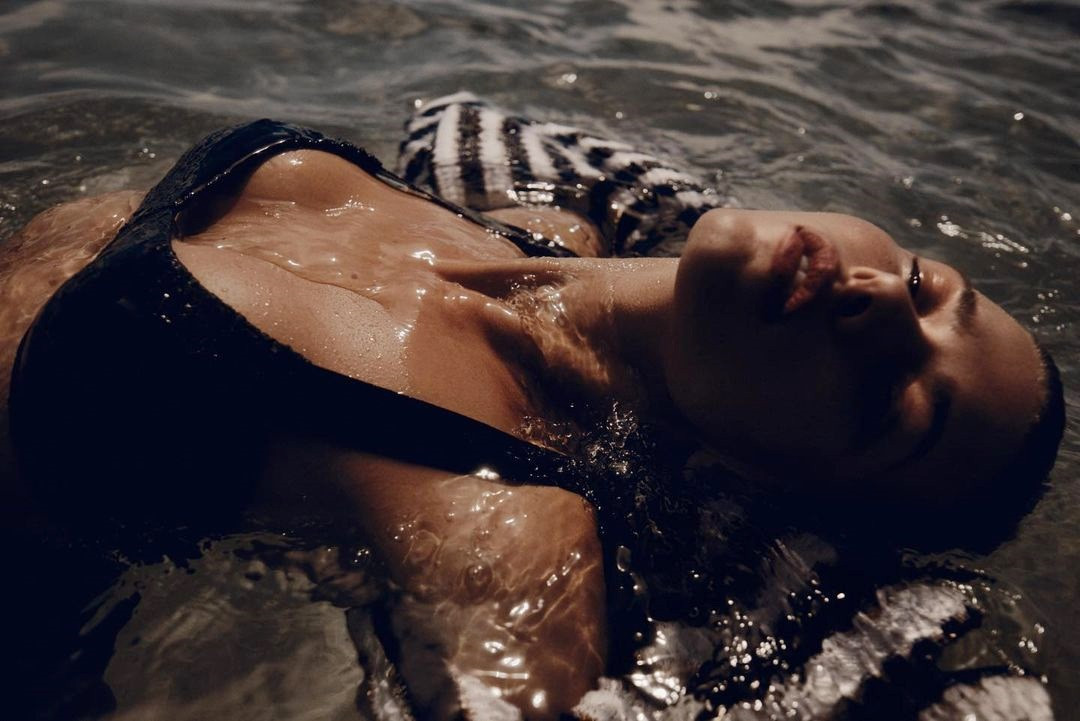 Mê mẩn hình thể gợi cảm ngất ngây của siêu mẫu Georgia Fowler ảnh 8