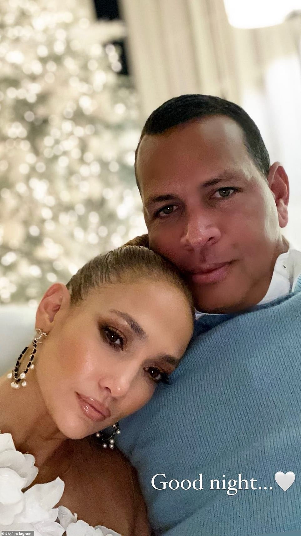 Jennifer Lopez phô diễn đường cong nóng bỏng trứ danh ảnh 19