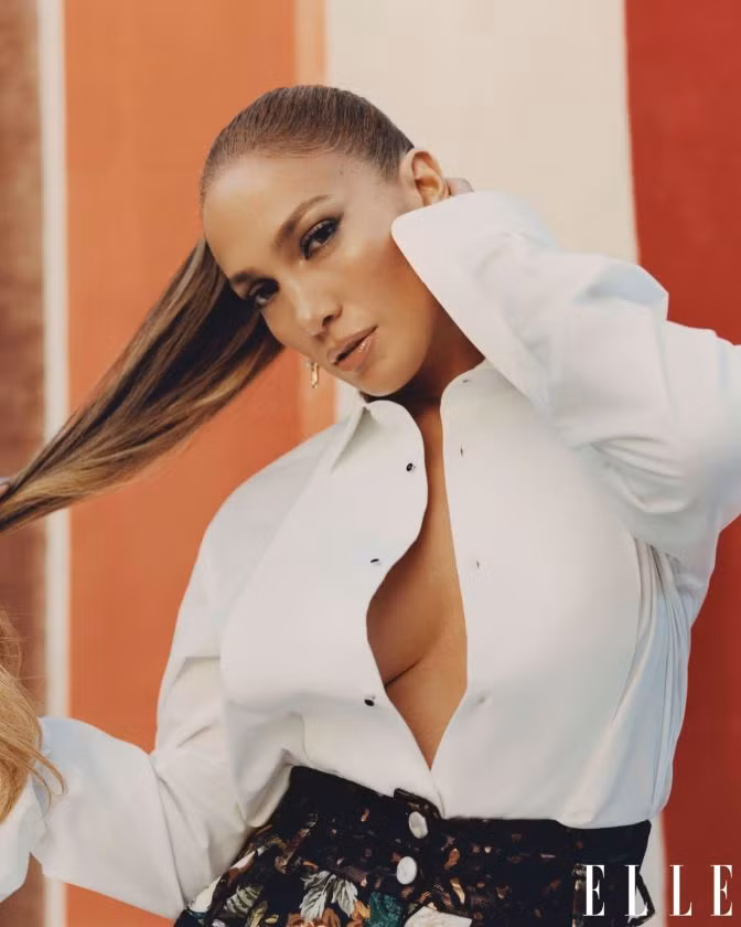 Jennifer Lopez phô diễn đường cong nóng bỏng trứ danh ảnh 10
