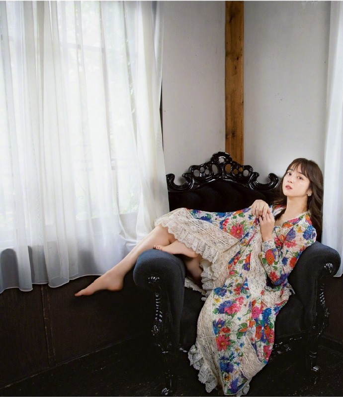 'Mỹ nhân đẹp nhất Nhật Bản' tái xuất sau scandal chồng ngoại tình ảnh 5