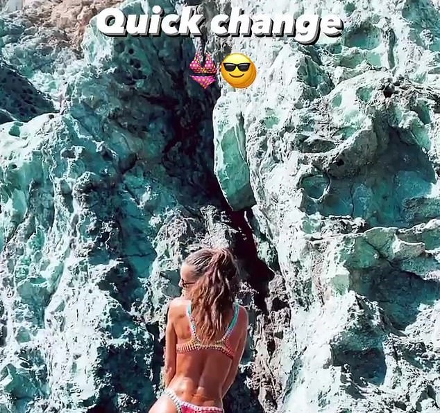 Siêu mẫu Izabel Goulart diện bikini tôn dáng 'rực lửa' ảnh 6