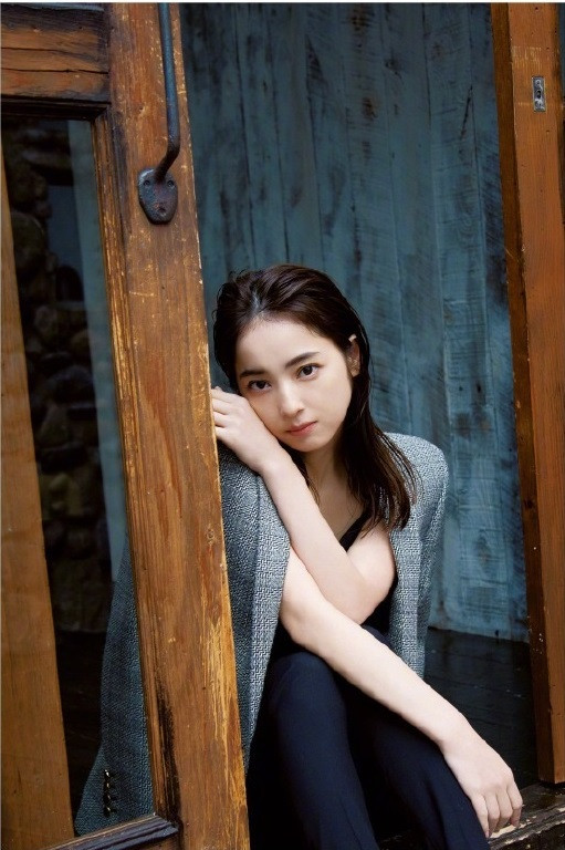 'Mỹ nhân đẹp nhất Nhật Bản' tái xuất sau scandal chồng ngoại tình ảnh 3