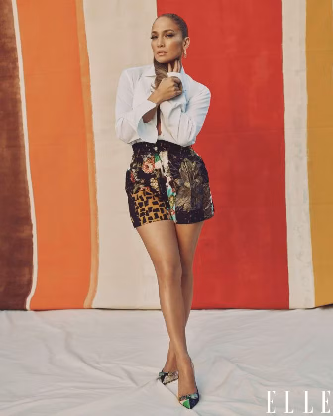 Jennifer Lopez phô diễn đường cong nóng bỏng trứ danh ảnh 14