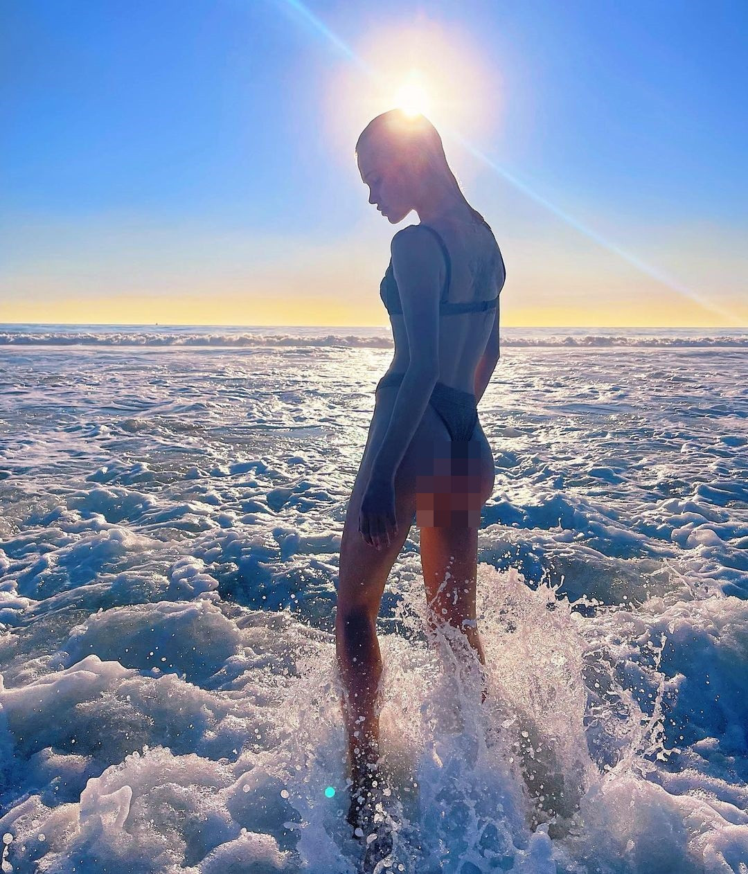 Vẻ đẹp bốc lửa của nàng mẫu Mỹ giống hệt bạn gái 'Người vận chuyển' ảnh 3