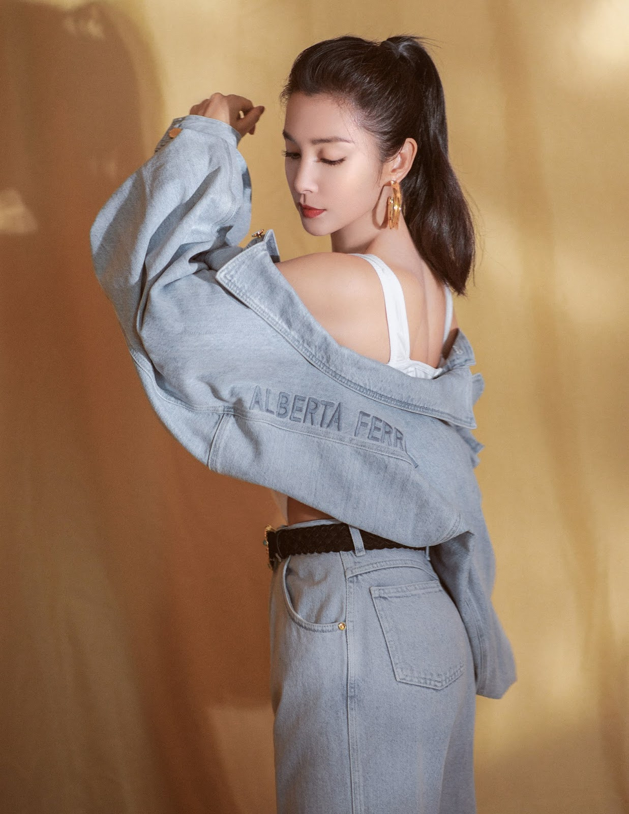 'Đả nữ' Lý Băng Băng mặc gợi cảm trẻ trung dù sắp 50 tuổi ảnh 7