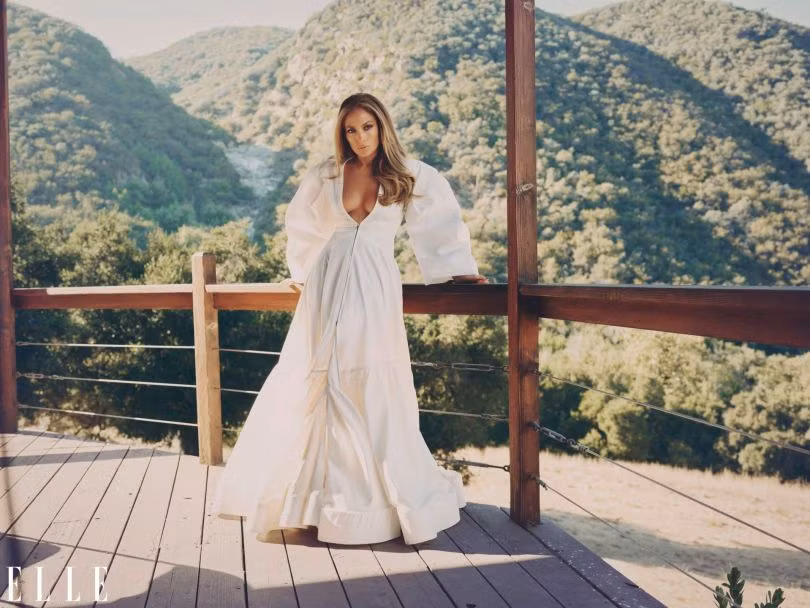 Jennifer Lopez phô diễn đường cong nóng bỏng trứ danh ảnh 13