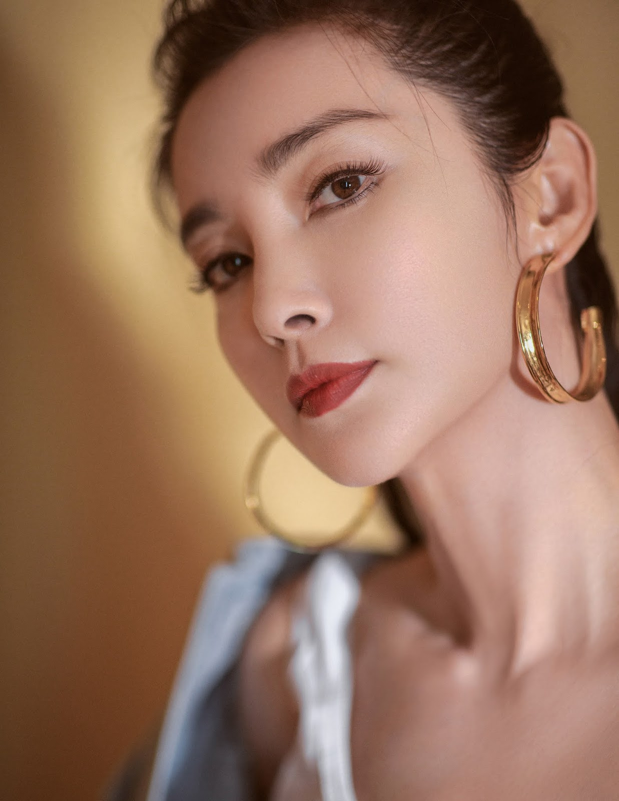 'Đả nữ' Lý Băng Băng mặc gợi cảm trẻ trung dù sắp 50 tuổi ảnh 10