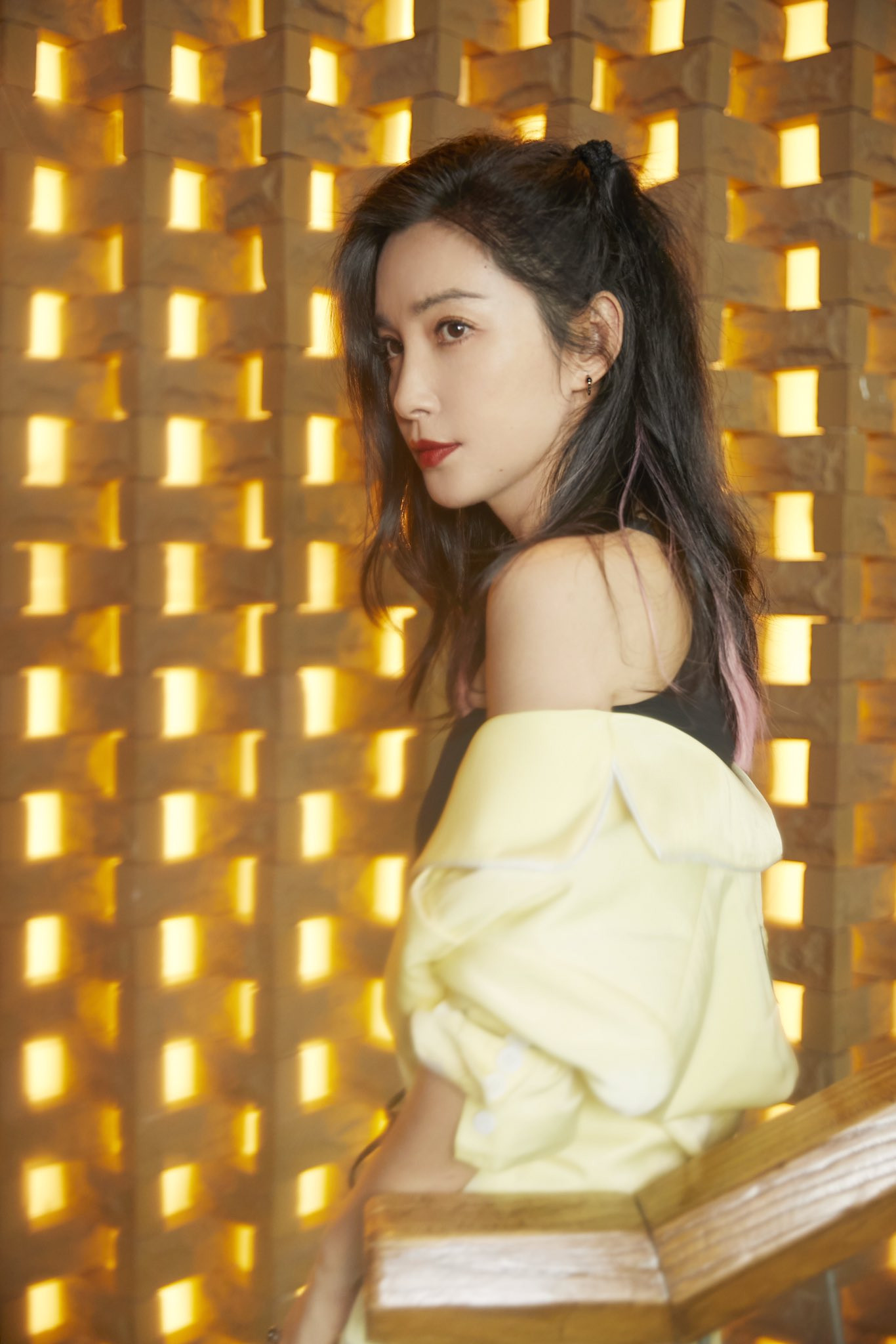 'Đả nữ' Lý Băng Băng mặc gợi cảm trẻ trung dù sắp 50 tuổi ảnh 13