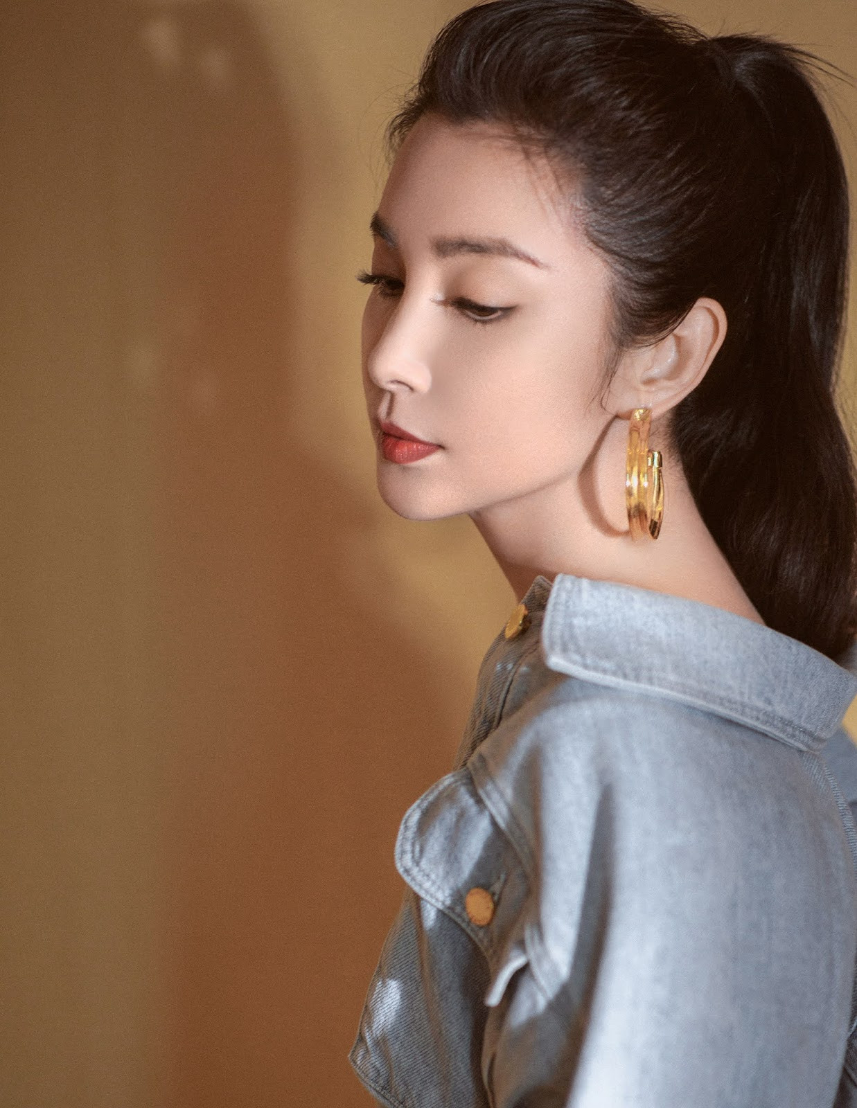 'Đả nữ' Lý Băng Băng mặc gợi cảm trẻ trung dù sắp 50 tuổi ảnh 12