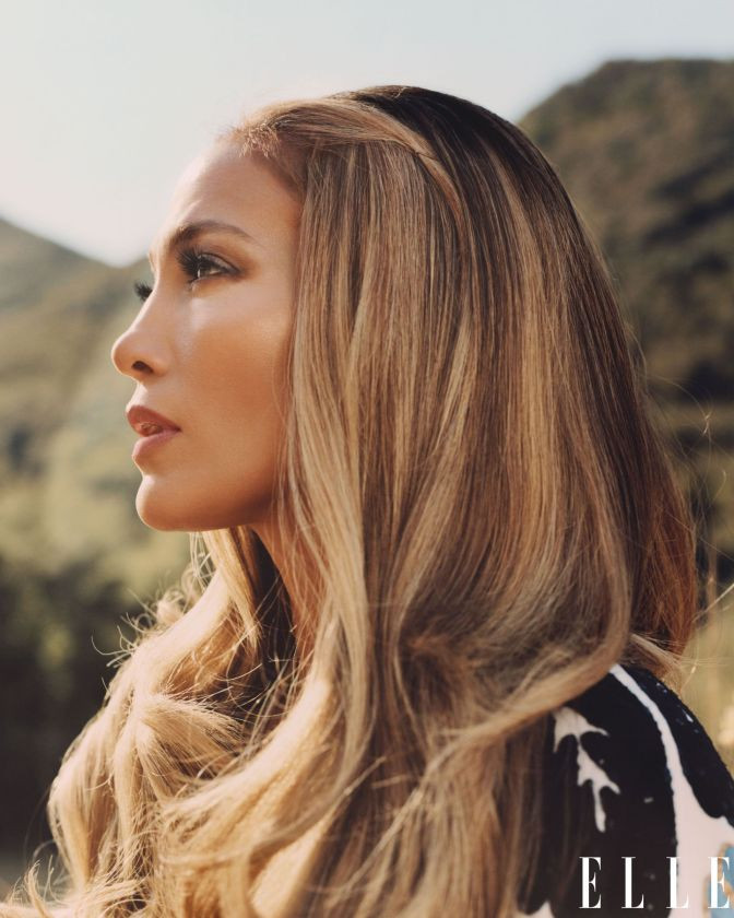 Jennifer Lopez phô diễn đường cong nóng bỏng trứ danh ảnh 16