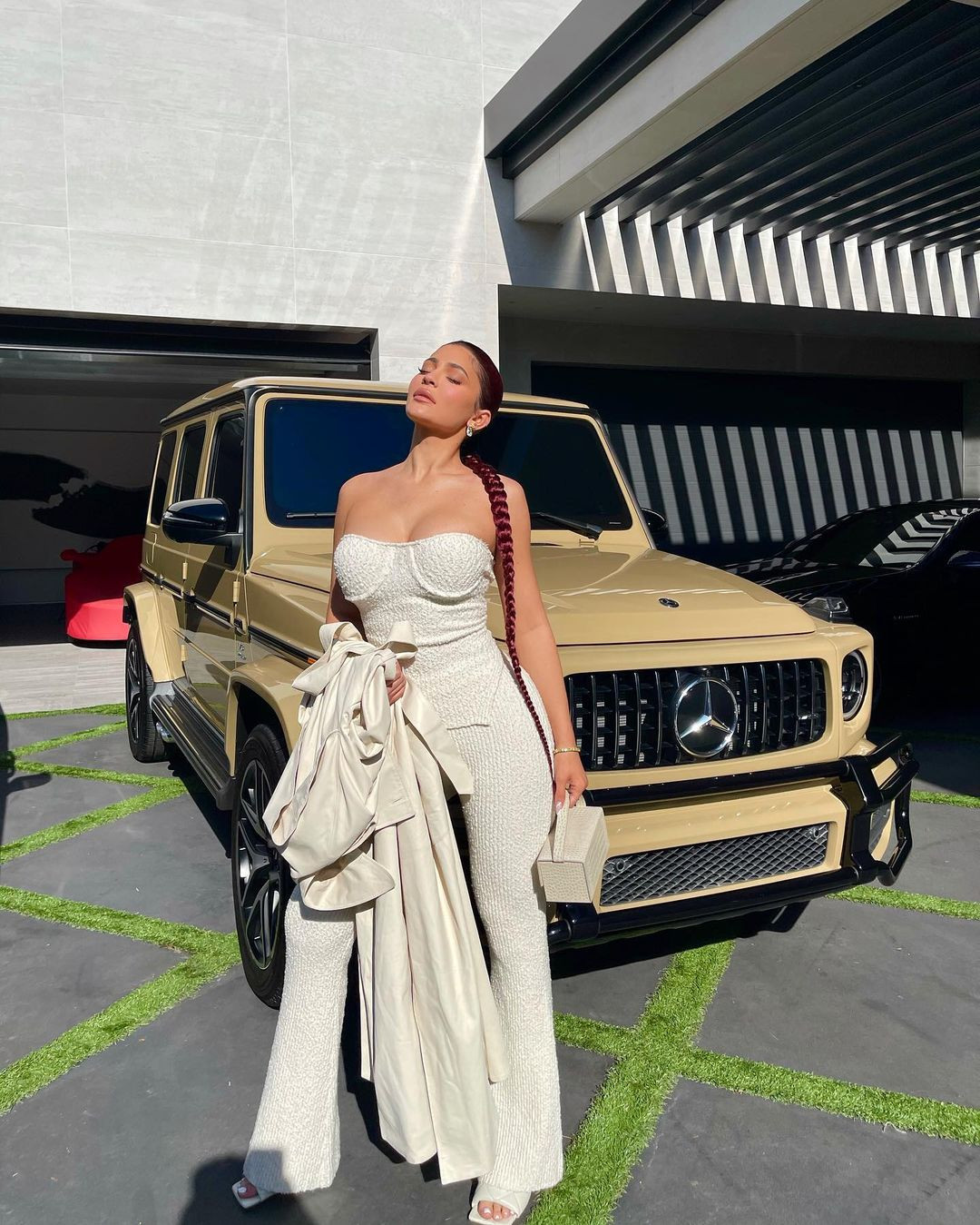 Nữ tỉ phú 23 tuổi Kylie Jenner phô diễn vòng 3 ngoại cỡ ảnh 10