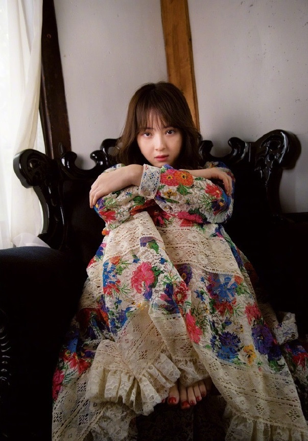 'Mỹ nhân đẹp nhất Nhật Bản' tái xuất sau scandal chồng ngoại tình ảnh 4