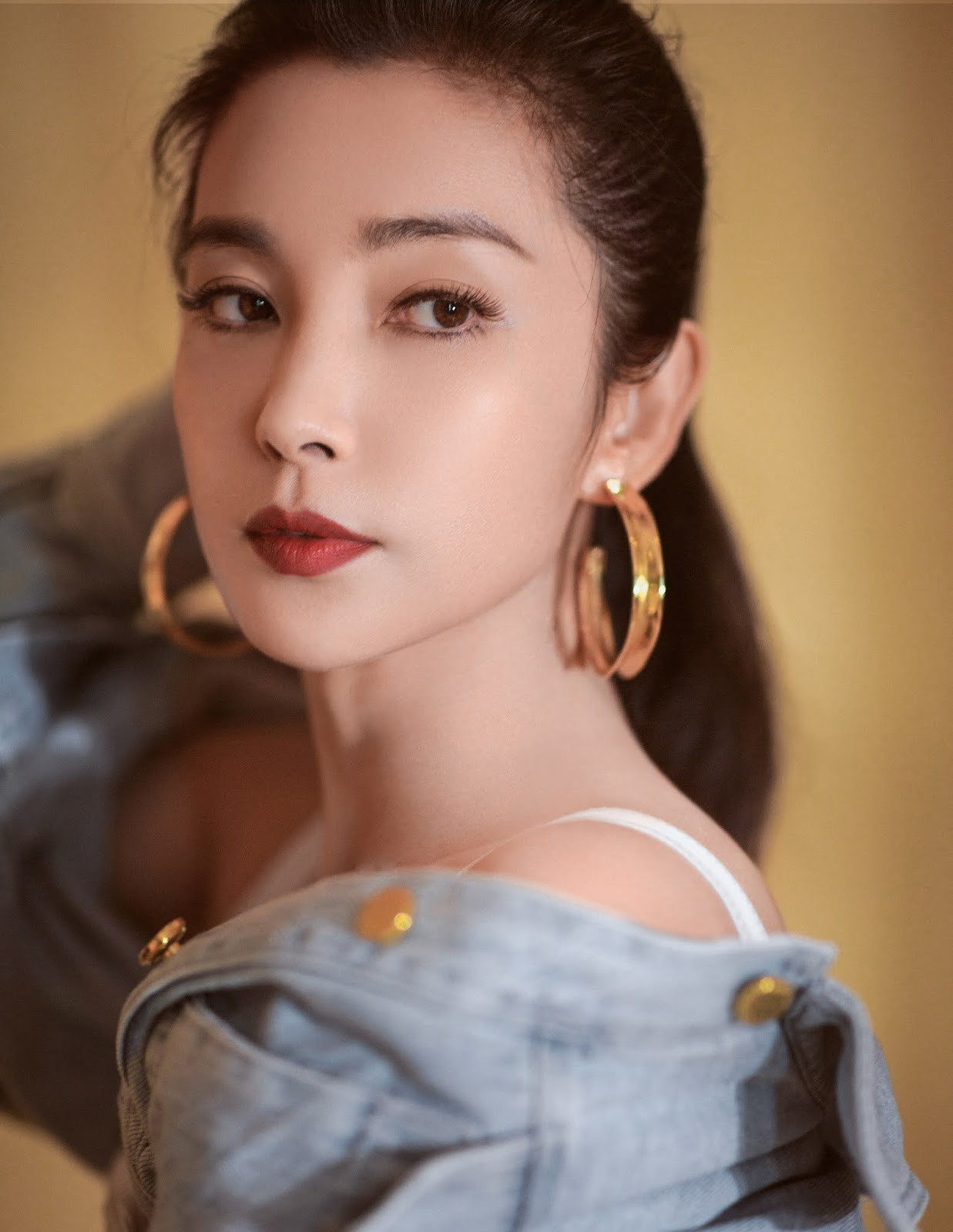 'Đả nữ' Lý Băng Băng mặc gợi cảm trẻ trung dù sắp 50 tuổi ảnh 11