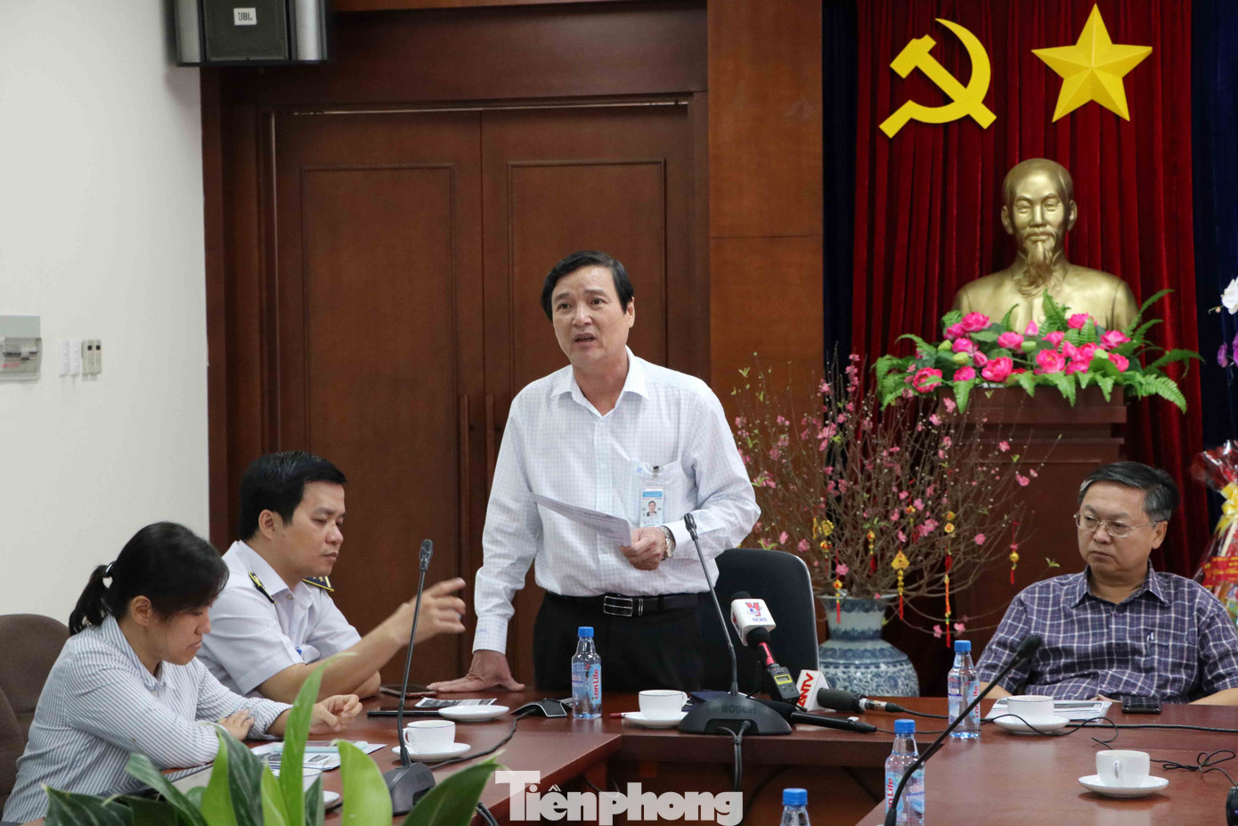 Chống virus corona: Giám sát chặt khách quốc tế tại sân bay Tân Sơn Nhất ảnh 1