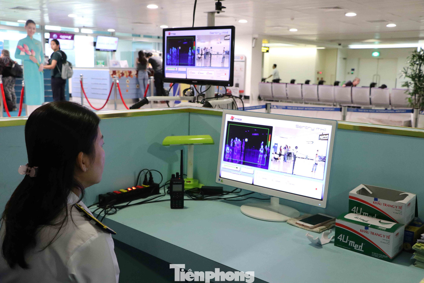Chống virus corona: Giám sát chặt khách quốc tế tại sân bay Tân Sơn Nhất ảnh 2