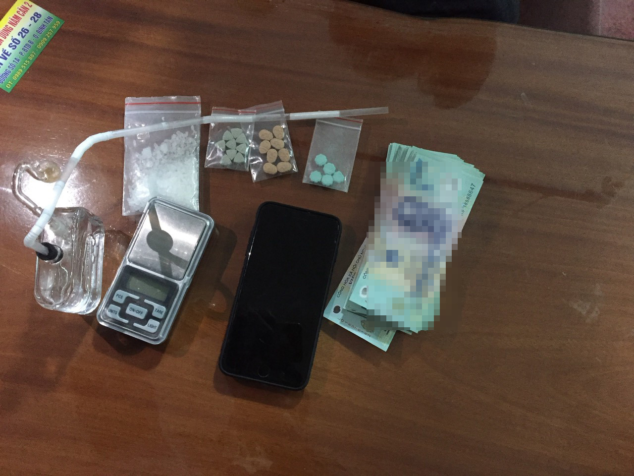 Bắt quả tang nhóm đối tượng thuê phòng khách sạn để buôn bán ma tuý ảnh 1