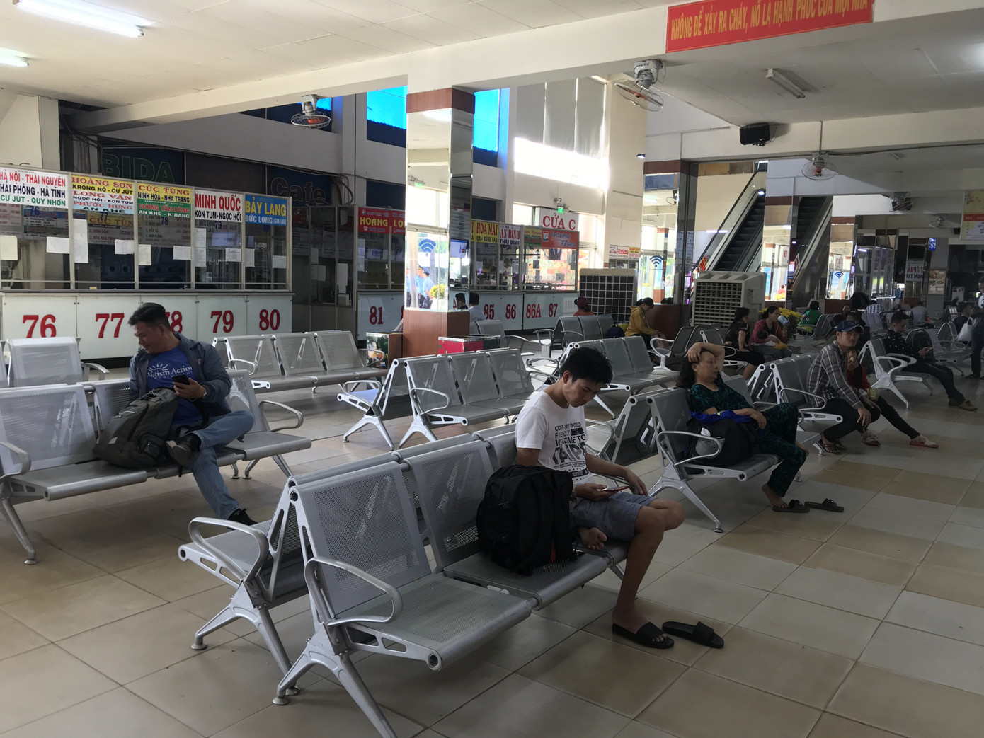 Bến xe lớn nhất Sài Gòn vắng lặng chiều 30 Tết ảnh 3
