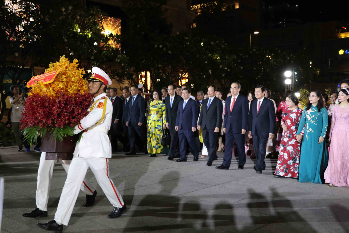 Đường hoa Nguyễn Huệ xuân Canh Tý chính thức mở cửa đón khách ảnh 1