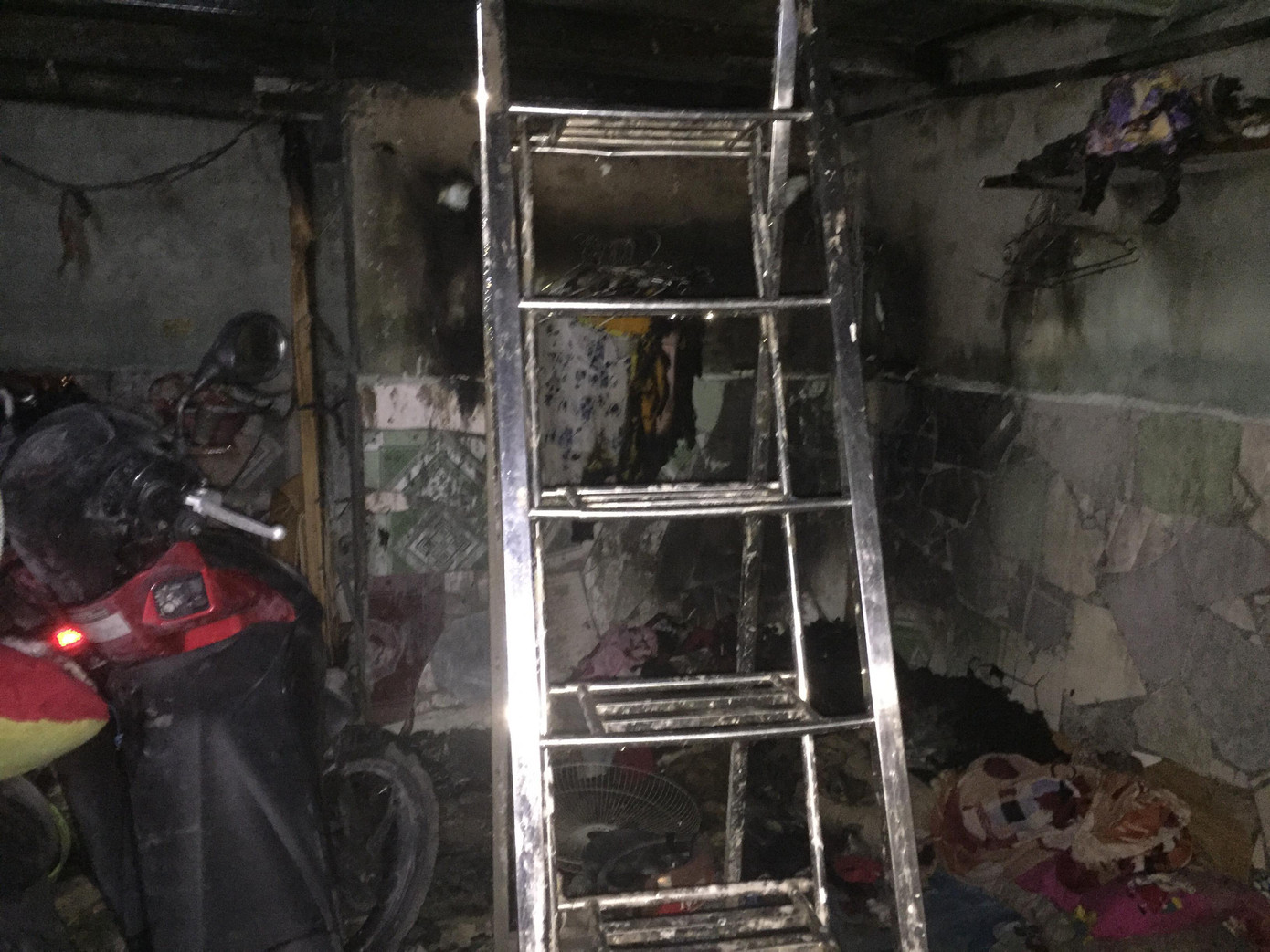 Châm lửa đốt phòng trọ vì cãi nhau với vợ “hờ” ảnh 1