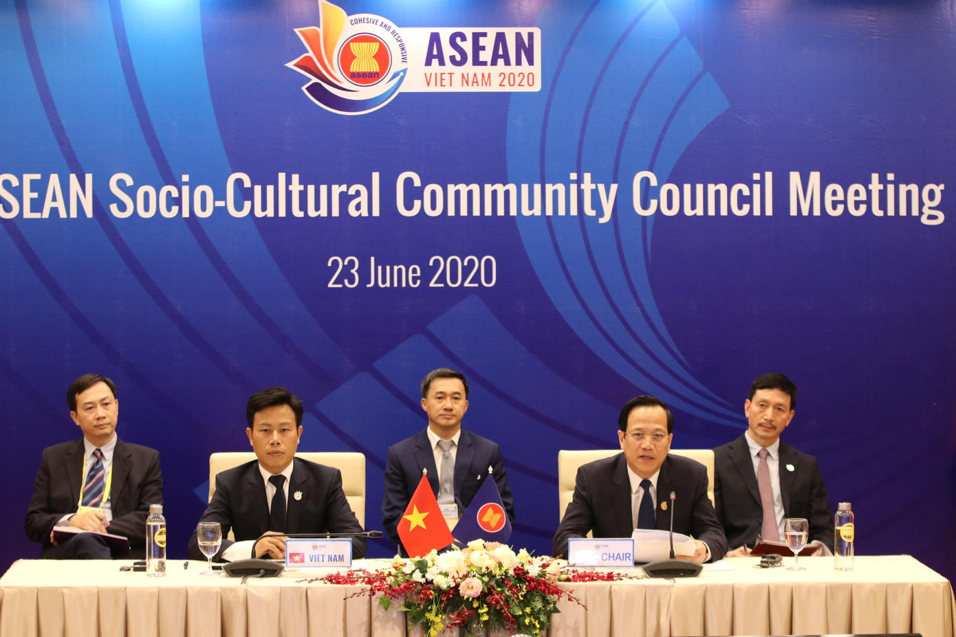 ASEAN thống nhất tăng cường các biện pháp ứng phó với COVID-19 ảnh 1