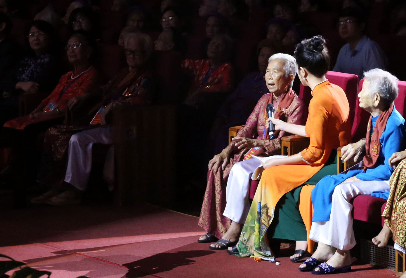 Tiếp tục chăm lo đời sống cho các Mẹ Việt Nam Anh hùng ảnh 3