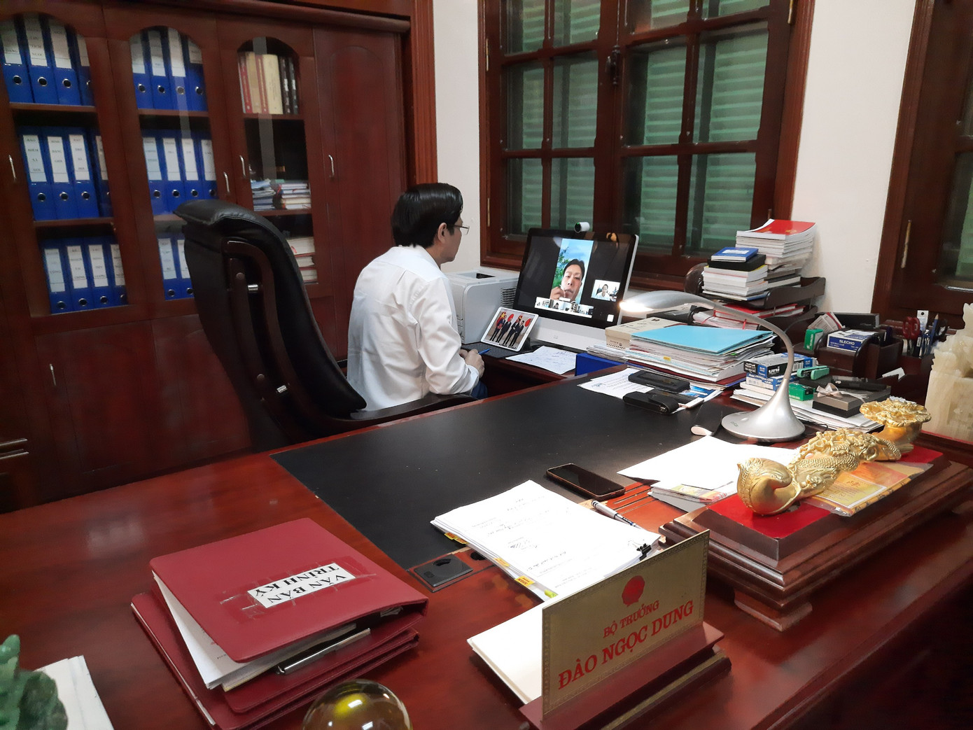Các lãnh đạo Bộ LĐ-TB&XH họp trực tuyến để triển khai xây dựng kế hoạch Người lao động có thể nhận bảo hiểm thất nghiệp ở nhà? ảnh 1