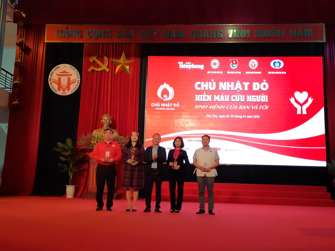  Phú Thọ: Có sinh viên tham gia hiến máu hơn 20 lần tại Chủ nhật Đỏ ảnh 11