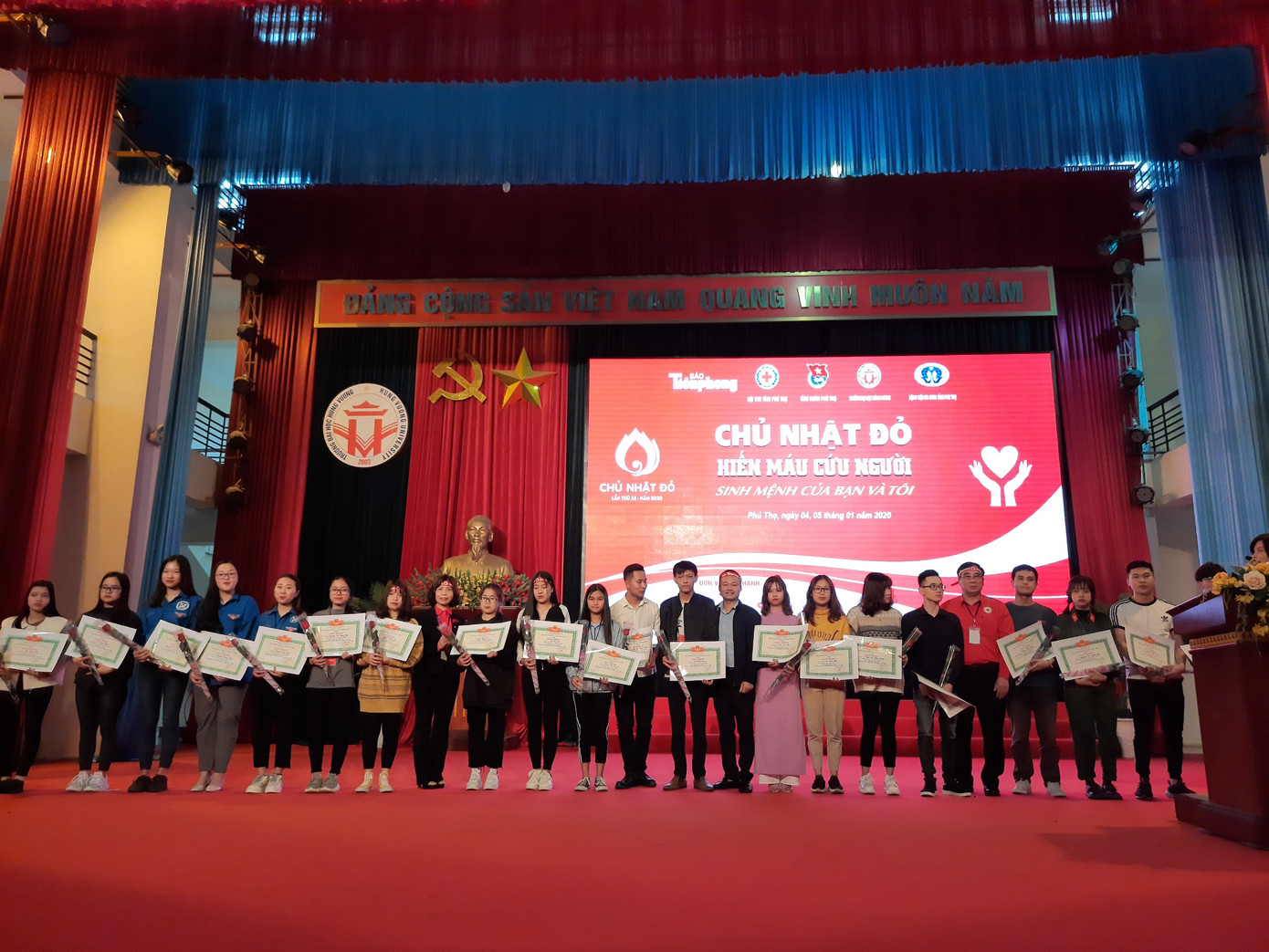  Phú Thọ: Có sinh viên tham gia hiến máu hơn 20 lần tại Chủ nhật Đỏ ảnh 13