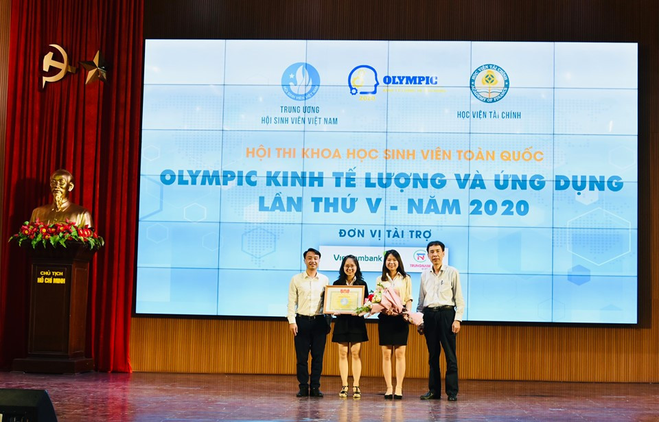 Tìm ra giải đặc biệt Hội thi khoa học SV toàn quốc 'Olympic Kinh tế lượng và Ứng dụng' ảnh 1