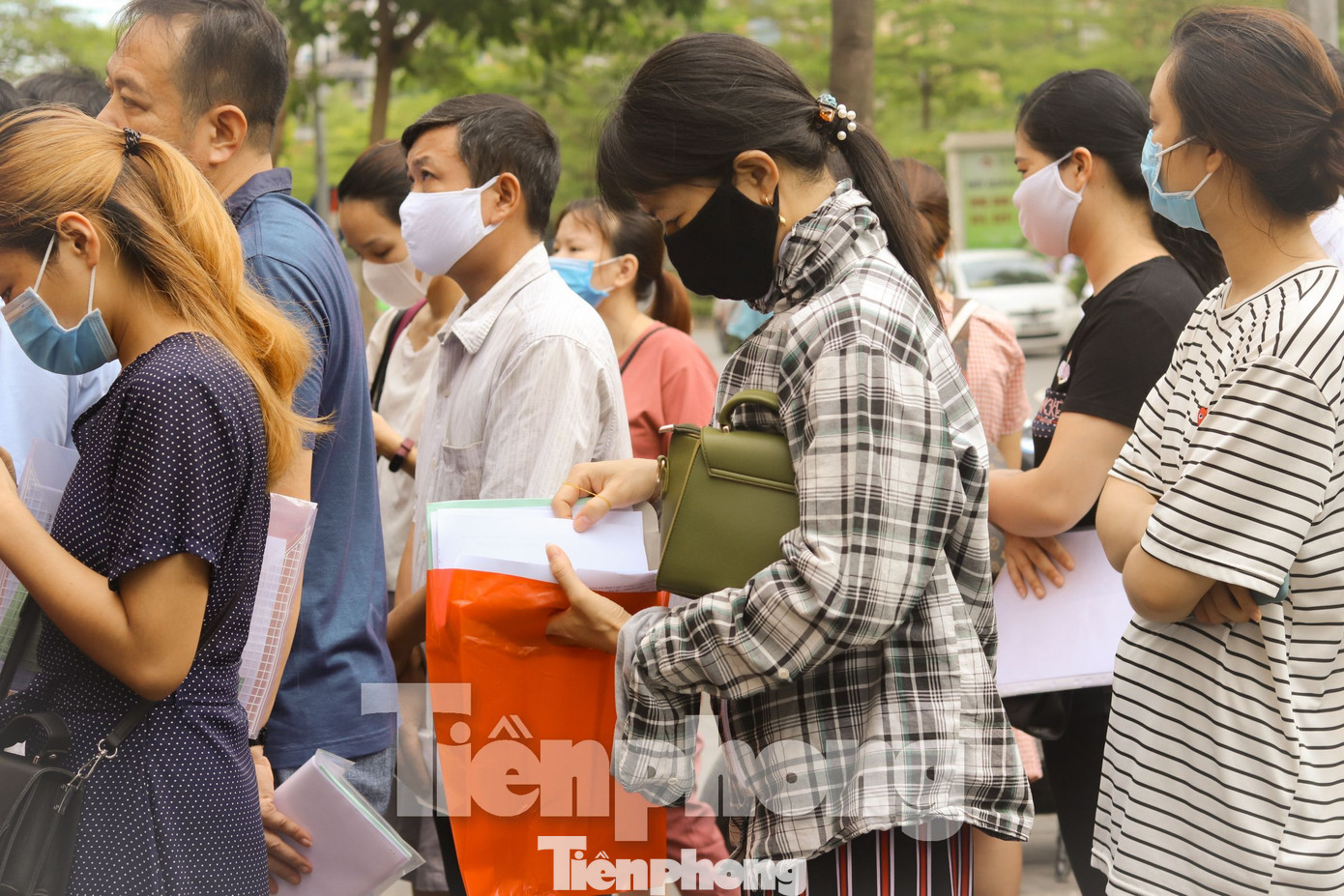 Gần nửa triệu lao động nộp hồ sơ hưởng trợ cấp thất nghiệp ảnh 1