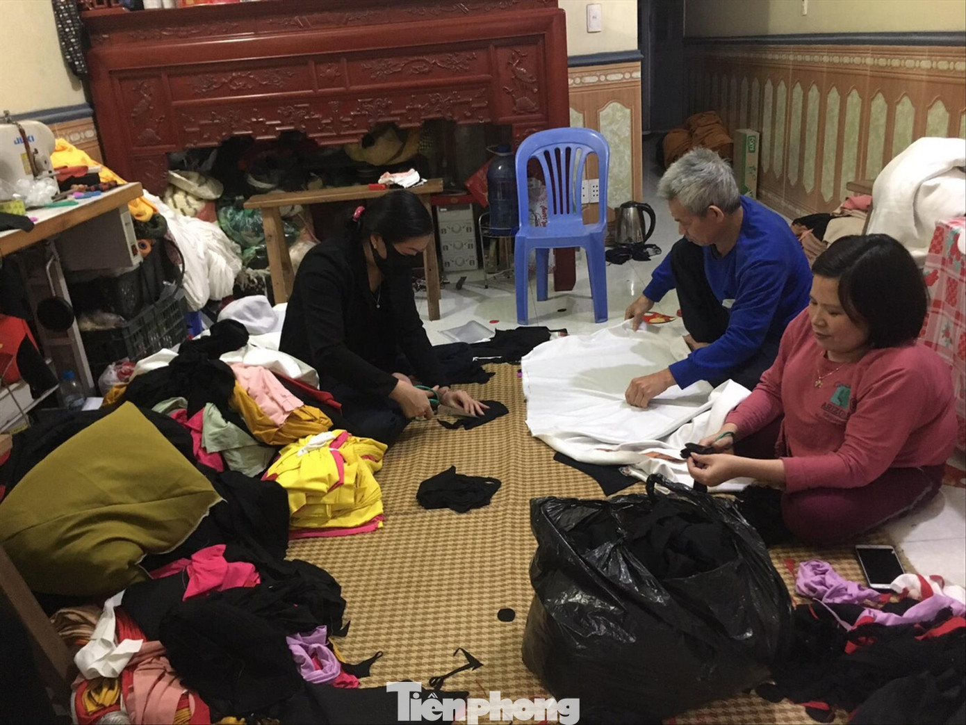 Chuyện xúc động về cô gái tật nguyền may tặng khẩu trang chống dịch ảnh 1