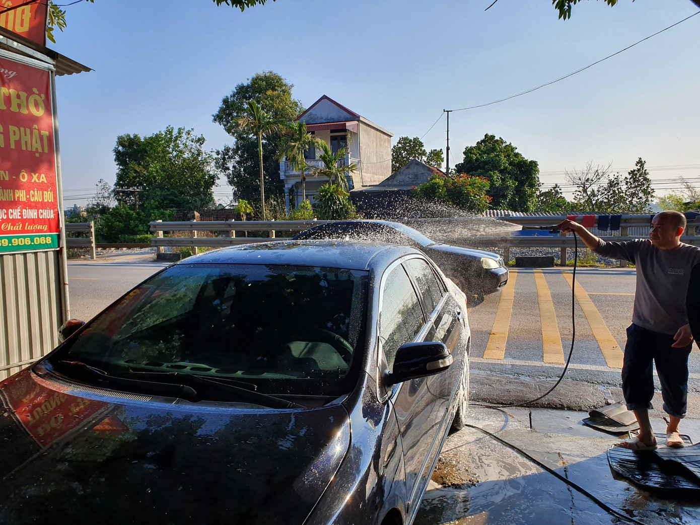 Giá rửa xe tăng cao, khách vẫn xếp hàng đợi chiều 30 Tết ảnh 15