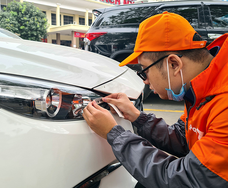 Cuộc chạy đua doanh số dán thẻ trả phí tự động khiến nhiều chủ xe gặp rắc rối khi đi qua các trạm thu phí, dù việc này có thể tránh được nếu trước khi dán thẻ và kích hoạt tài khoản nhân viên kiểm tra hệ thống liên thông giữa 2 đơn vị. Cuộc chạy đua doanh số dán thẻ trả phí tự động khiến nhiều chủ xe gặp rắc rối khi đi qua các trạm thu phí, dù việc này có thể tránh được nếu trước khi dán thẻ và kích hoạt tài khoản nhân viên kiểm tra hệ thống liên thông giữa 2 đơn vị.