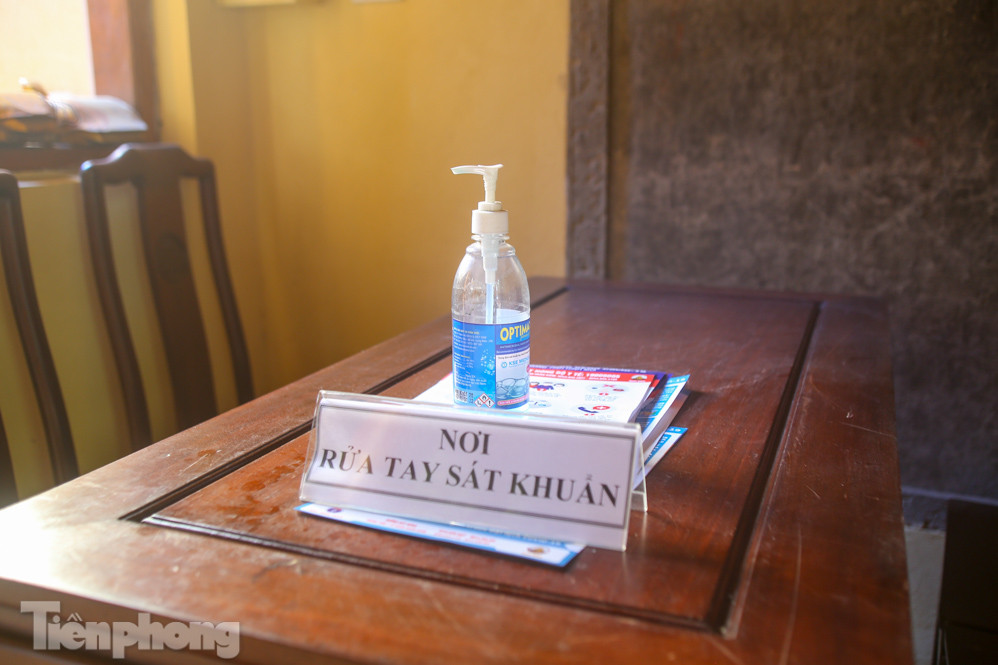 Di tích ở Hà Nội 'cảnh giác' phòng dịch COVID-19 những ngày nghỉ Tết ảnh 14