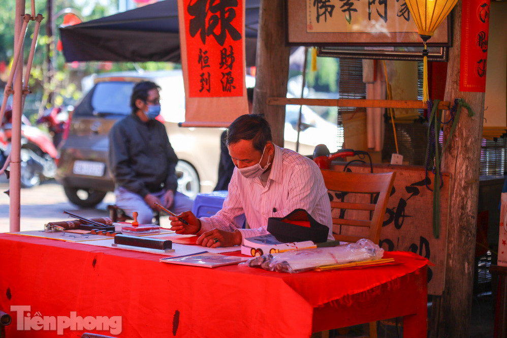 Di tích ở Hà Nội 'cảnh giác' phòng dịch COVID-19 những ngày nghỉ Tết ảnh 10