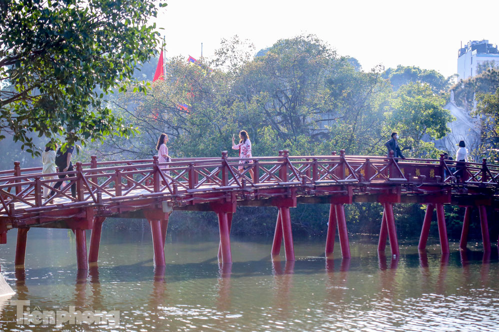 Di tích ở Hà Nội 'cảnh giác' phòng dịch COVID-19 những ngày nghỉ Tết ảnh 19