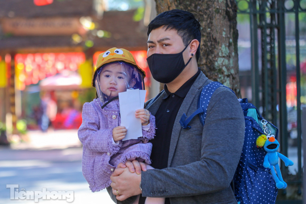 Di tích ở Hà Nội 'cảnh giác' phòng dịch COVID-19 những ngày nghỉ Tết ảnh 5