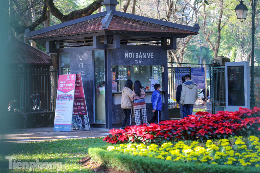 Di tích ở Hà Nội 'cảnh giác' phòng dịch COVID-19 những ngày nghỉ Tết ảnh 3
