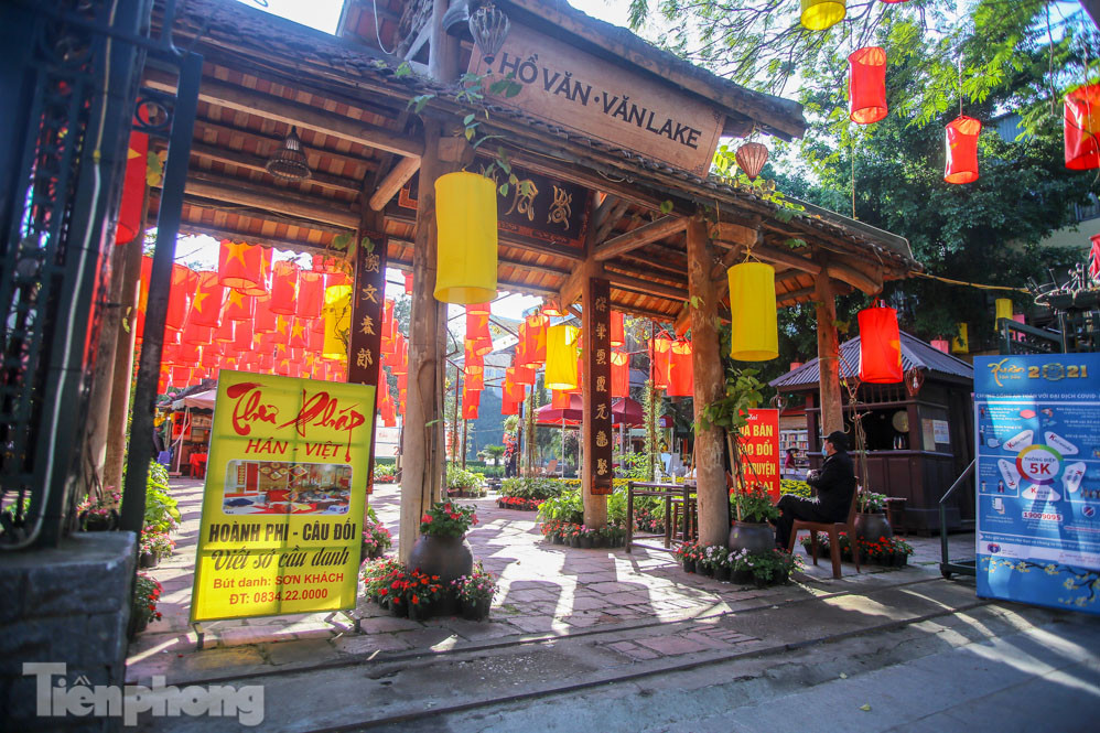 Di tích ở Hà Nội 'cảnh giác' phòng dịch COVID-19 những ngày nghỉ Tết ảnh 7