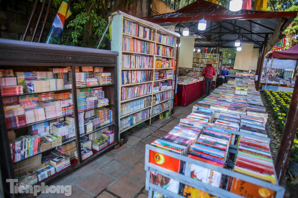 Di tích ở Hà Nội 'cảnh giác' phòng dịch COVID-19 những ngày nghỉ Tết ảnh 8