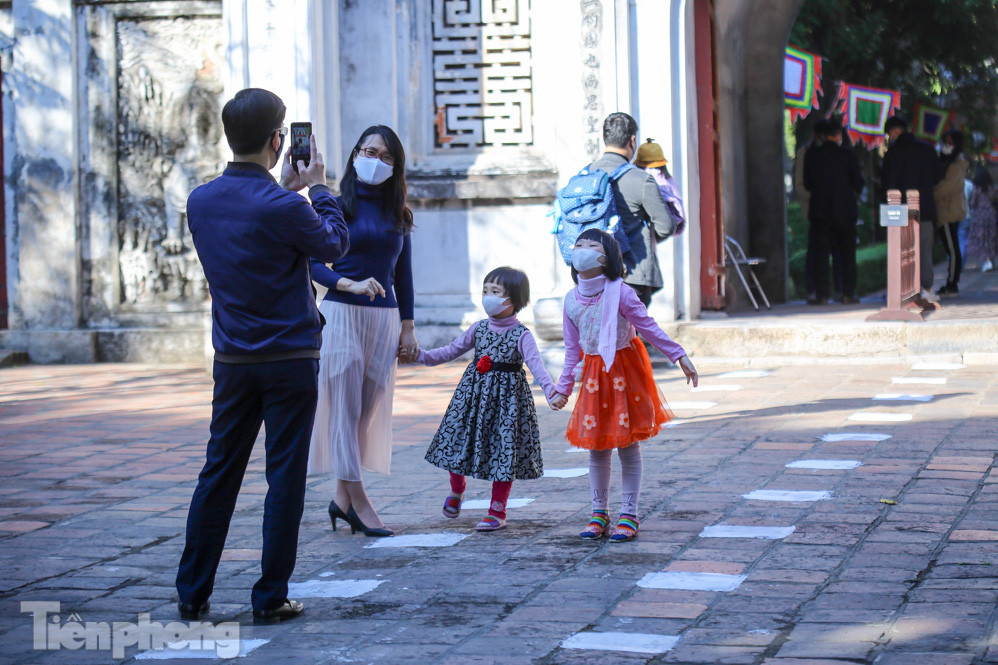 Di tích ở Hà Nội 'cảnh giác' phòng dịch COVID-19 những ngày nghỉ Tết ảnh 4