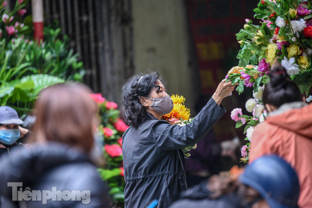 Ghé thăm chợ hoa cổ nhất Hà Nội giữa mùa dịch COVID-19 ảnh 5