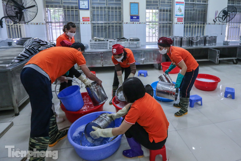 Đón học sinh trở lại, trường học ở Hà Nội trang bị phòng cách ly ảnh 16