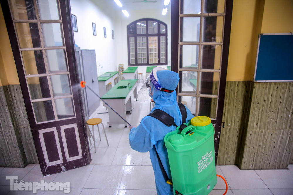Đón học sinh trở lại, trường học ở Hà Nội trang bị phòng cách ly ảnh 26