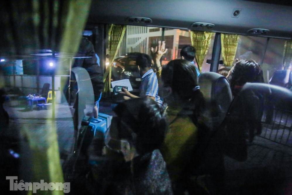 15 học sinh trường Tiểu học Xuân Phương hết cách ly tập trung, về nhà ăn Tết ảnh 17