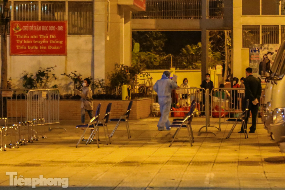 15 học sinh trường Tiểu học Xuân Phương hết cách ly tập trung, về nhà ăn Tết ảnh 2