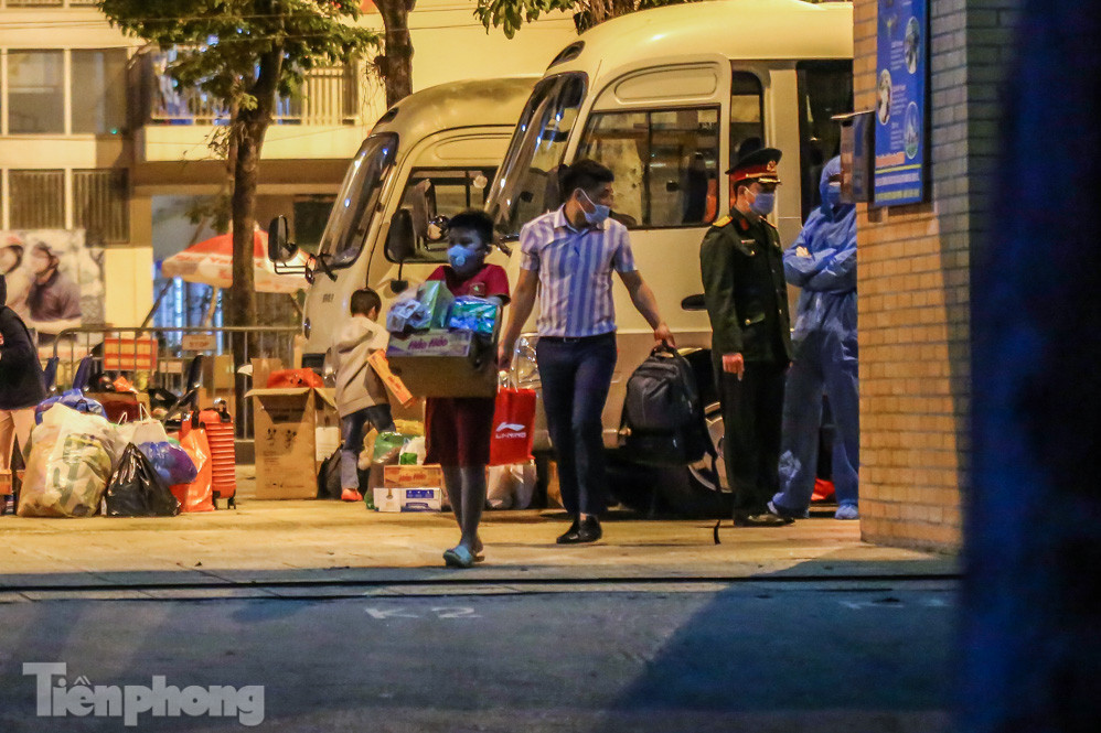 15 học sinh trường Tiểu học Xuân Phương hết cách ly tập trung, về nhà ăn Tết ảnh 10