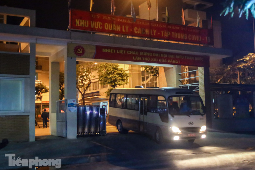 15 học sinh trường Tiểu học Xuân Phương hết cách ly tập trung, về nhà ăn Tết ảnh 13