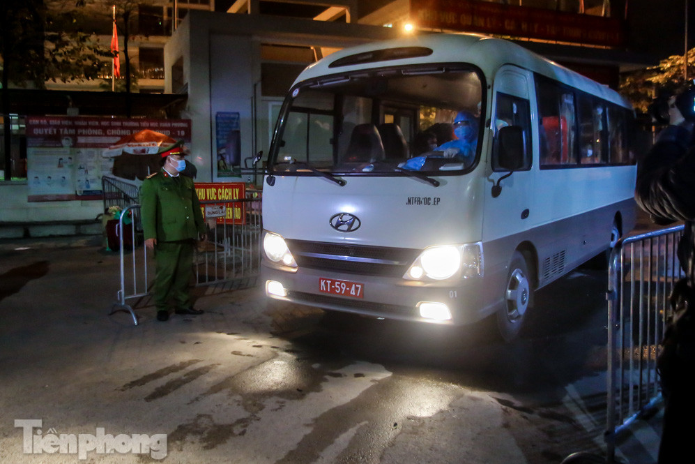 15 học sinh trường Tiểu học Xuân Phương hết cách ly tập trung, về nhà ăn Tết ảnh 14