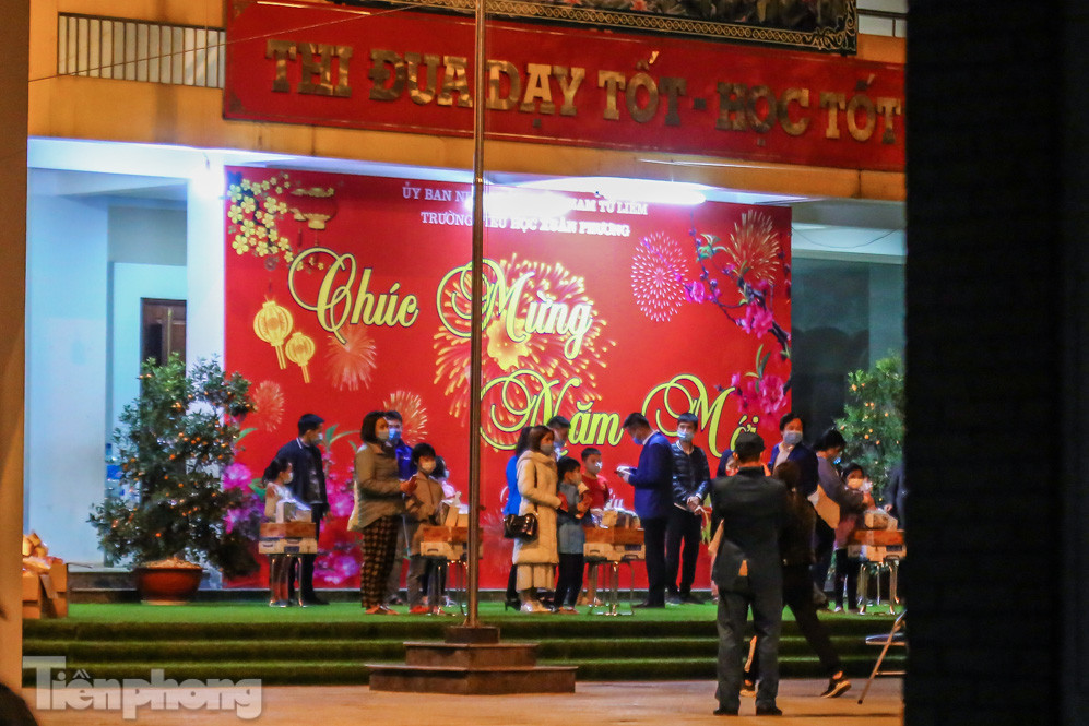15 học sinh trường Tiểu học Xuân Phương hết cách ly tập trung, về nhà ăn Tết ảnh 6